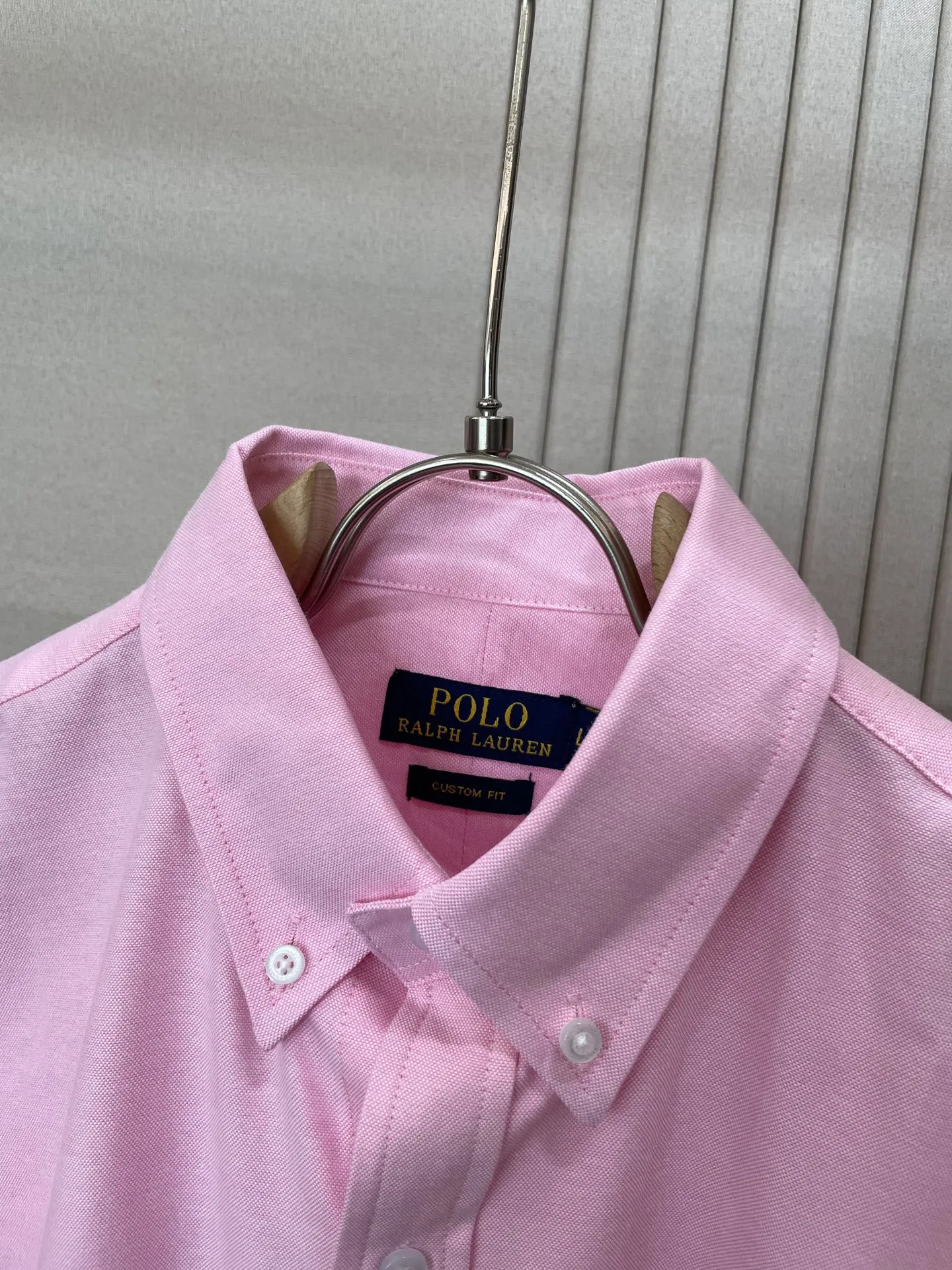 P220 🌸🌸🌸 POLO Ralph Lauren [High Quality] Classic shirt! Classic casual shirt made of pure cotton fabric with unique design, simple, clean and classic version design. It is a versatile style that can be switched at will. The fabric feels soft and delicate, highly breathable, close to the skin and comfortable to wear. It can be worn alone as an inner layer. Its versatile performance is beyond your imagination! The upper body of the ready-to-wear is simple and classic yet elegant! Size:M-XXL